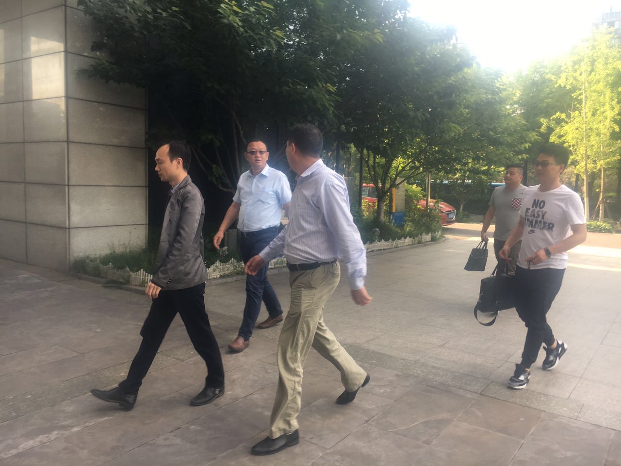 参观校友所在企业.jpg