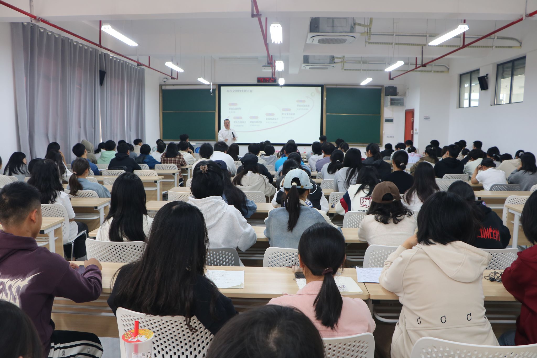 厚生学馆邀请优秀校友来校讲座