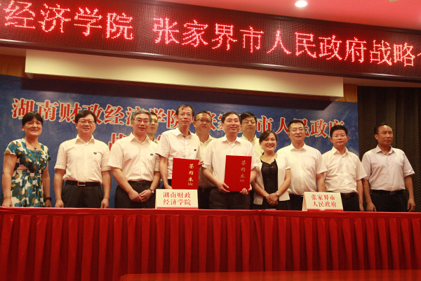 1511324511588060412.jpg 仪式结束后双方合影。.jpg